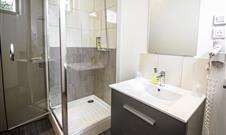 Chambre 2 personnes avec salle de bain au Mans - Hotel La Pommeraie