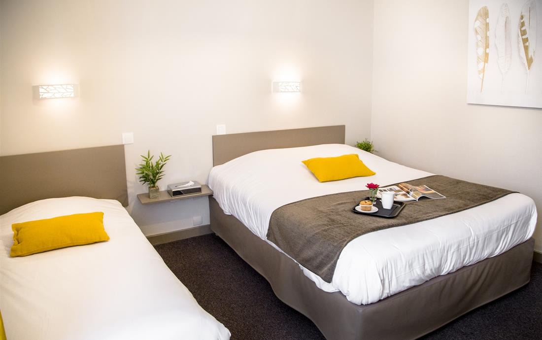 Chambre pour 3 personnes hotel au mans - Hotel La Pommeraie - Hotel Le Mans - Hôtel La Pommeraie